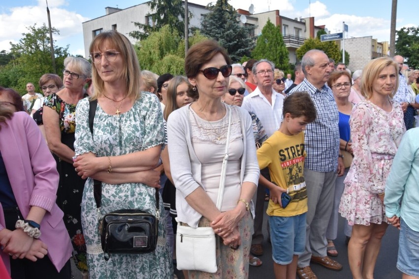 Peregrynacja Wągrowiec 2022. Kopia obrazu przybyła do parafii pw. św. Wojciecha w Wągrowcu. Witały ją tłumy 