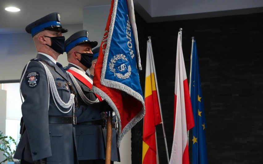 Uroczyste ślubowanie nowo przyjętych policjantów do małopolskiego garnizonu [ZDJĘCIA]