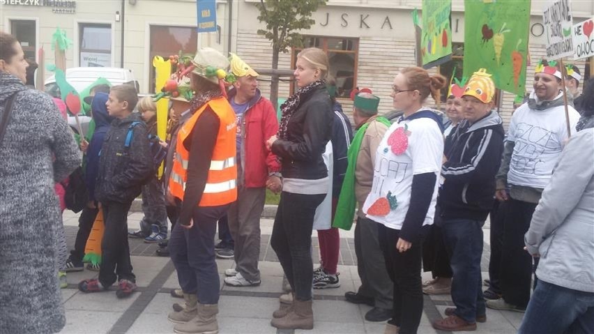 Światowy Dzień Żywności w Częstochowie. Dzieci wzięły udział w happeningu [ZDJĘCIA]