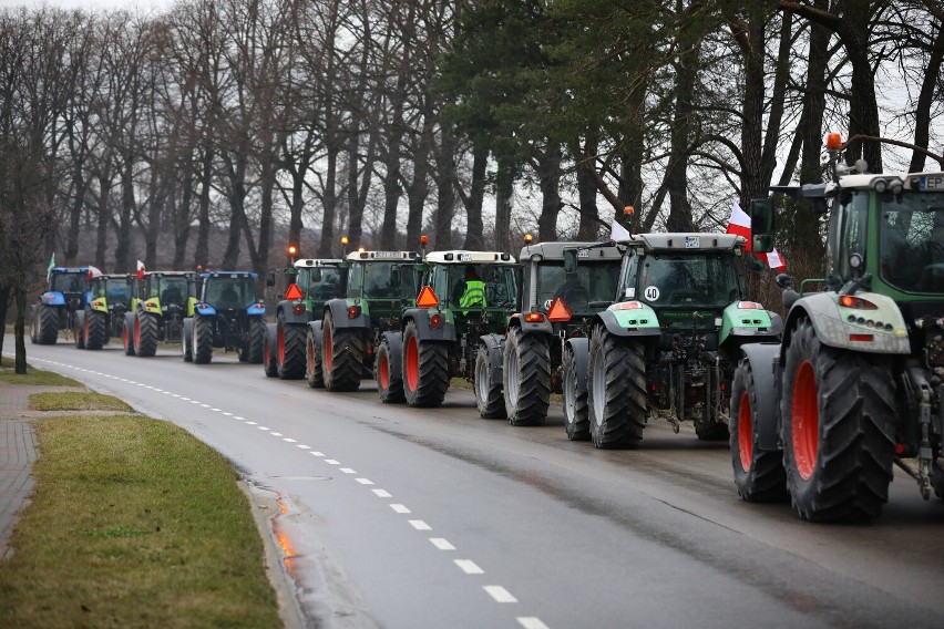 Protest rolników Agrounii w Czarnocinie. Traktory na drogach...