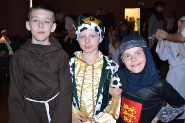 31 października w Kartuskim Centrum Kultury odbył sie po raz kolejny Bal Wszystkich Świętych. Dzieci bawiły się fantastycznie.