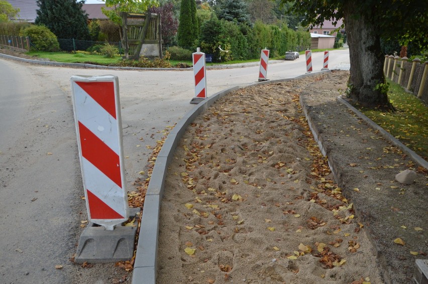 Skrzyżowanie przy kościele w Modrzejewie węższe o ponad dwa metry. Nikt się nie wyminie?