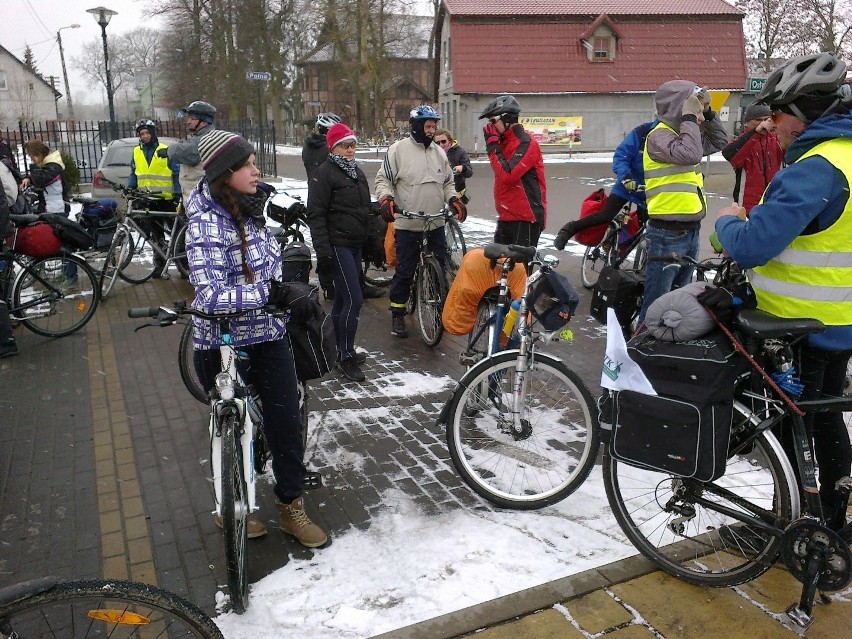 Rajd rowerowy po Żuławach. W dwudniowej wycieczce uczestniczyło ponad 30 osób