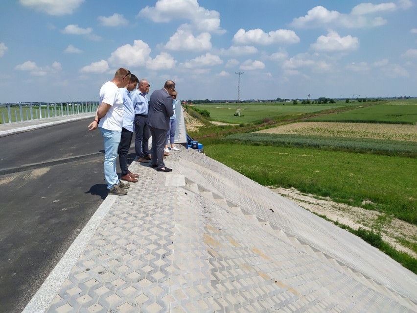 Kończy się remont wiaduktu w Siomkach na drodze Piotrków -...