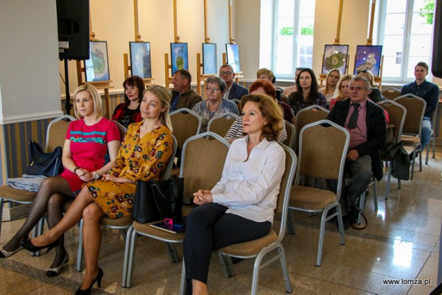 – Może Państwo, lub Państwa sąsiedzi, mają potrzebują pomocy np. w robieniu zakupów, wyprowadzaniu psa lub przy odrabianiu lekcji, a może po prostu ktoś chce mieć jaką osobę do porozmawiania – takie potrzeby będziemy wpisywać do systemu i szukać wolontariuszy chętnych do pomocy – opowiadały koordynatorki podczas spotkania