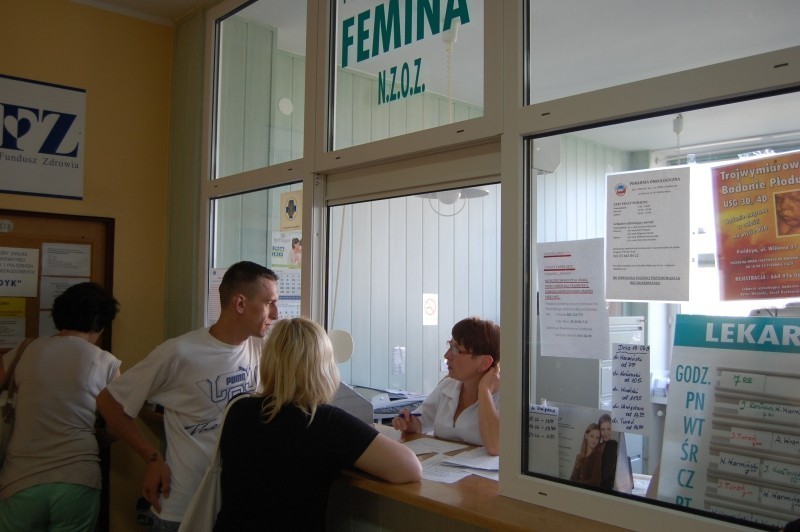 NFZ nie podpisał kontraktu z przychodnią Femina. Oburzone pacjentki zbierają podpisy pod protestem!