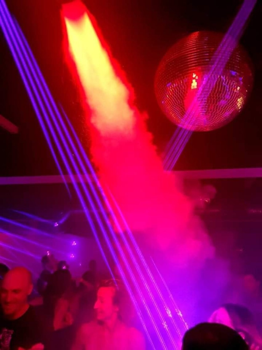 Drugie urodziny klubu Queen w Przemyślu. Zdjęcia z pokazu laserowego
