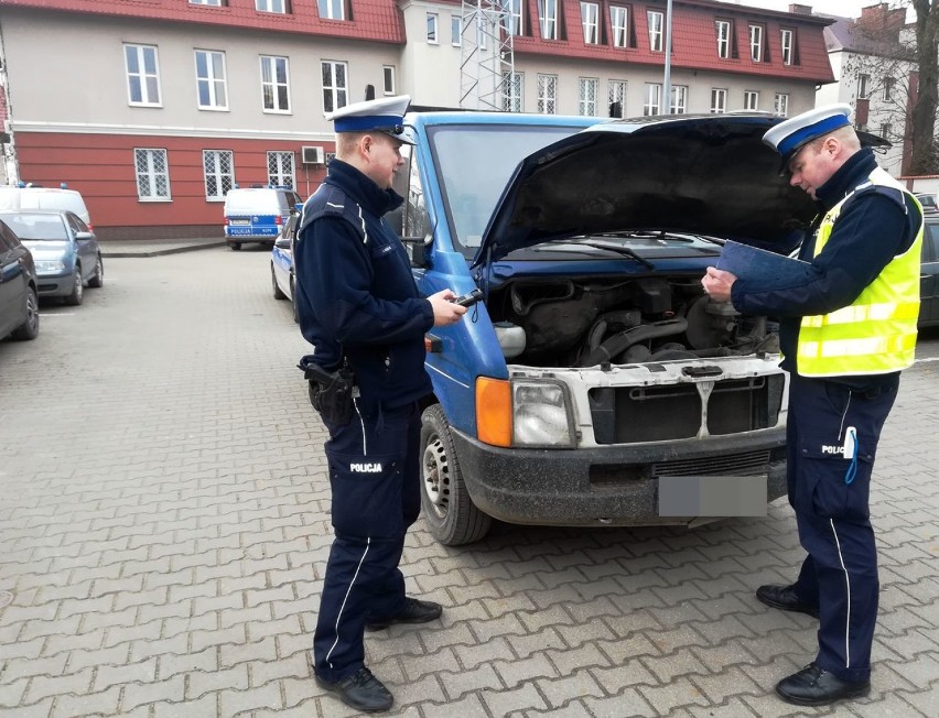 Policjanci z KPP w Pucku zatrzymali do kontroli Volkswagena: okazało się, że ma cofnięty licznik. Co za to grozi?
