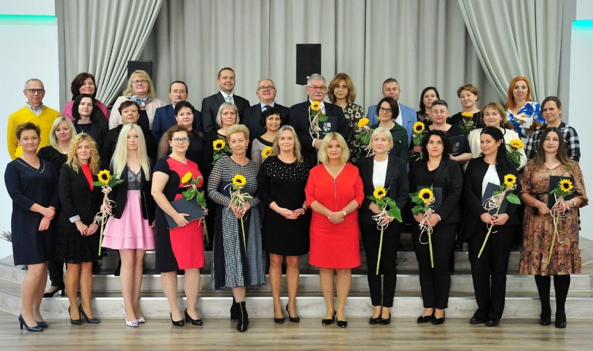 W Świdnicy nagrodzono dzisiaj dyrektorów szkół i nauczycieli