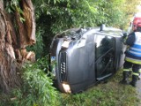 Wypadek na drodze w Nieczajnej Górnej. Samochód uderzył w drzewo