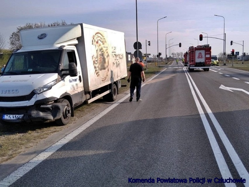 Człuchów. Wypadek drogowy na alei Jana Pawła II z ulicą Traugutta. Zderzyły się trzy samochody