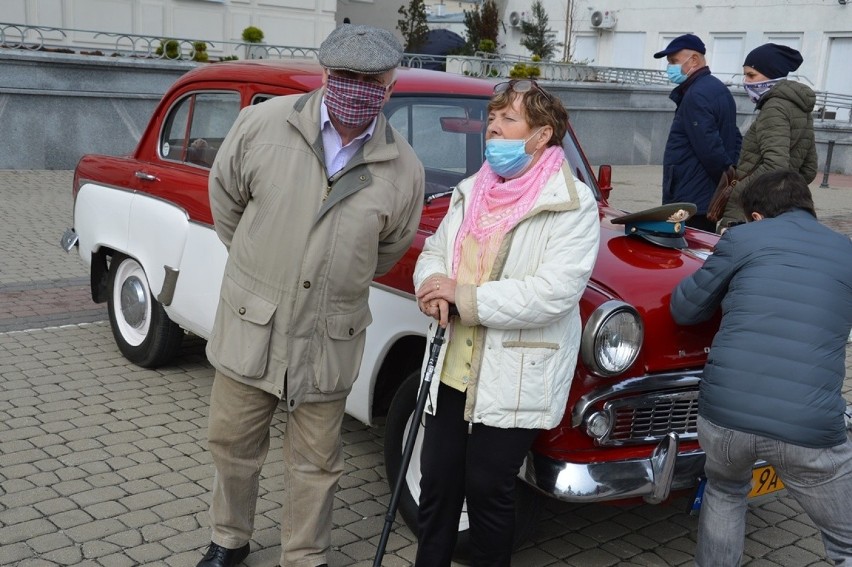 Stalowa Wola. Zabytkowe pojazdy rozpoczęły w niedzielę sezon motorowy [ZDJĘCIA]