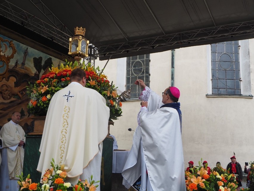 Kąpiółka 2023 w Gidlach. Odpust Matki Bożej Gidelskiej i tradycyjnym obrzęd "Kąpiółki" w Sanktuarium. ZDJĘCIA