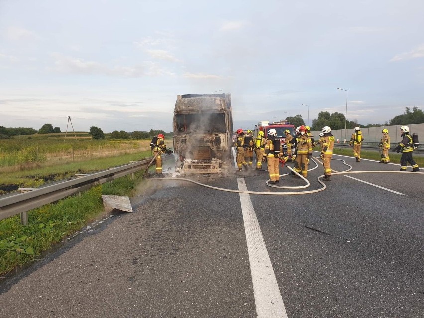 Pożar ciężarówki w Podłężu. Utrudnienia na A4