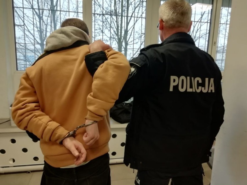 17-letni skierniewiczanin zatrzymany za posiadanie narkotyków. Z marihuaną w kieszeni chodził do szkoły