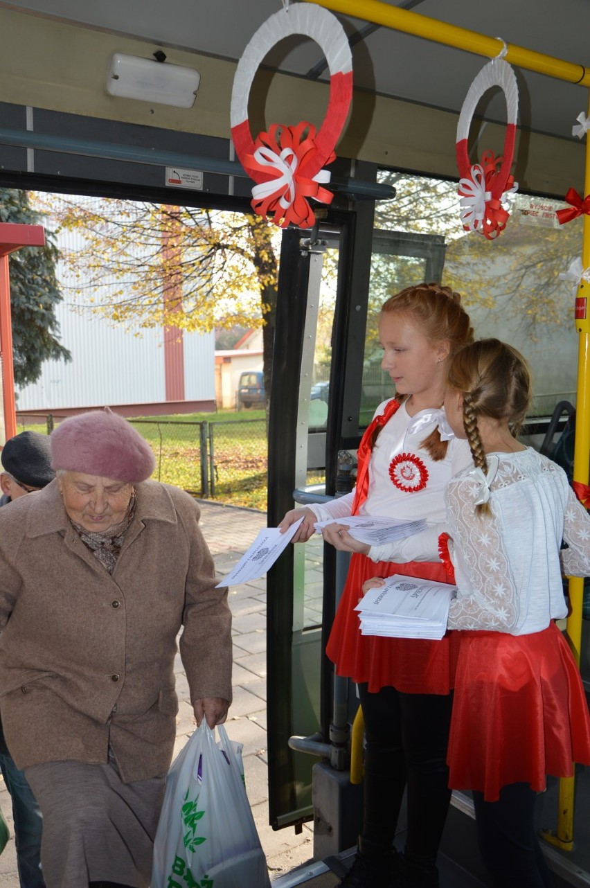 Uczniowie SP nr 2  uczcili 100-lecie niepodległości Polski