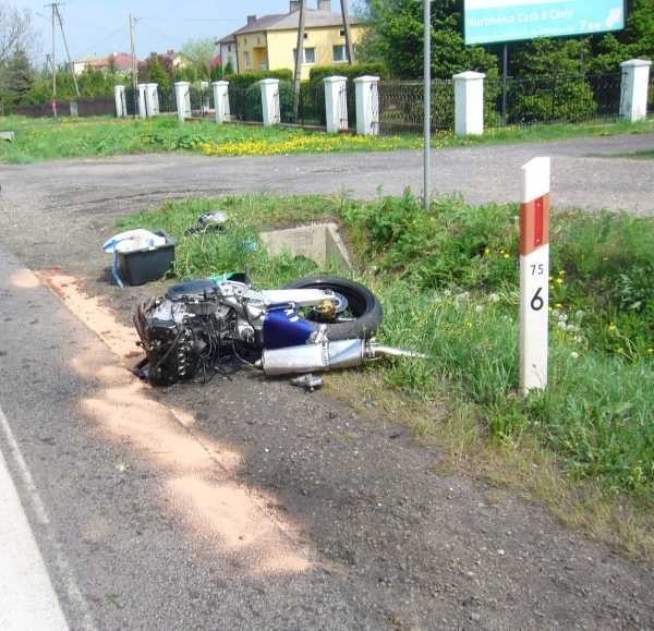 Wypadek w Miłkowie. Zderzenie auta z motocyklem [zdjęcia]