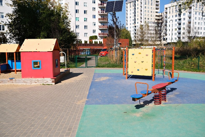 Gocław. Nowy plac zabaw w dzielnicy. Kolorowa przestrzeń powstała w ramach budżetu obywatelskiego 