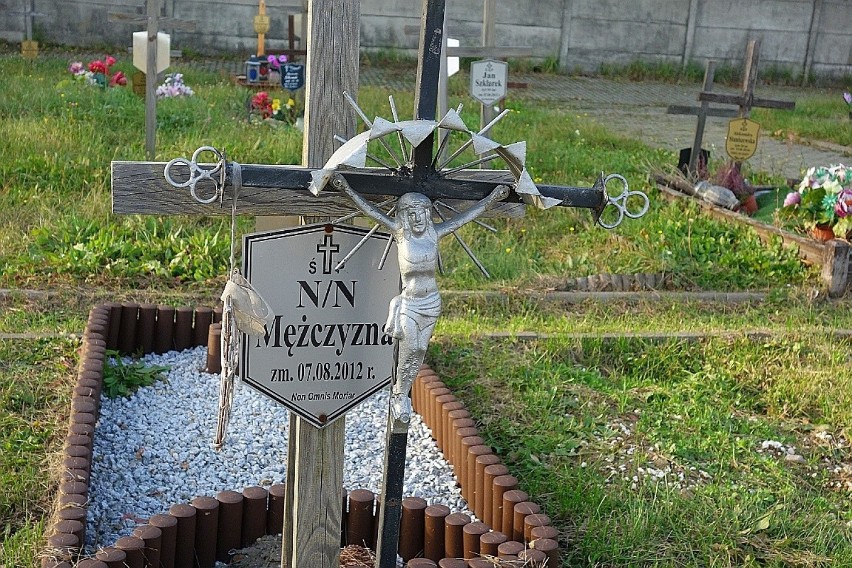 Najsmutniejsze miejsce w Łodzi. Cmentarz dla bezdomnych i samotnych przy ul. Zakładowej w Łodzi ZDJĘCIA