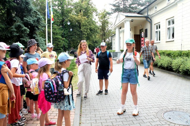 Zwiedzanie zduńskowolskiego Szlaku Fabrycznego może być okazją do zabawy i ciekawie spędzonego czasu. Przekonały się o tym dzieci podczas warsztatów, które przygotowało dla nich Muzeum Historii Miasta Zduńska Wola