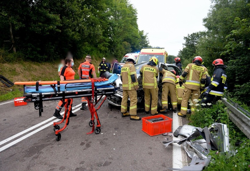 Wypadek koło Przemyśla. W Babicach citroen zderzył się z golfem. Ranne zostały trzy osoby [ZDJĘCIA]