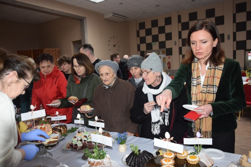 "Festiwal Baby Wielkanocnej" w Nądni. Baby zdobione lukrem i...