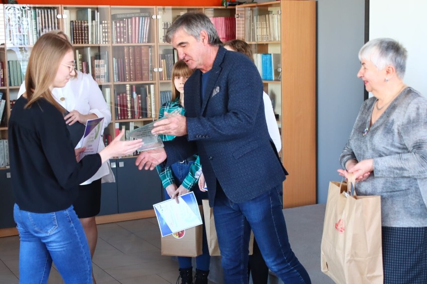 „Znam swój język ojczysty”. Piąta edycja konkursu Powiatowej Biblioteki Publicznej w Sieradzu ZDJĘCIA