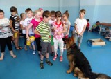 ZS nr 1 w Pile: dzieci miały zajęcia z psem