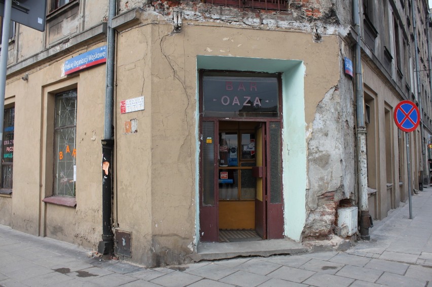 Bar Oaza to jedyny działający lokal w tej kamienicy