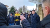 Protest rybaków: Krzysztof Ciecióra z Ministerstwa Rolnictwa i Rozwoju Wsi spotkał się z nimi we Władysławowie. "Hołota na zewnątrz"