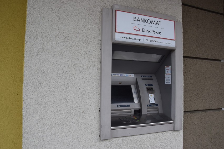 Bankomat Pekao S.A. przy ul. Suraskiej ciągle nie działa. Czy zostanie w końcu naprawiony? Mamy odpowiedź banku