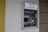 Bankomat Pekao S.A. przy ul. Suraskiej ciągle nie działa. Czy zostanie w końcu naprawiony? Mamy odpowiedź banku