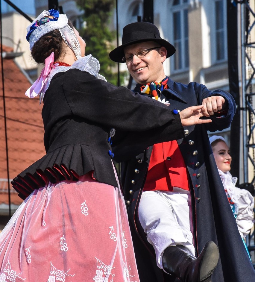 Dni Szamotuł. Zespół Folklorystyczny i Kapela Dudziarska czarowali pięknem folkloru 