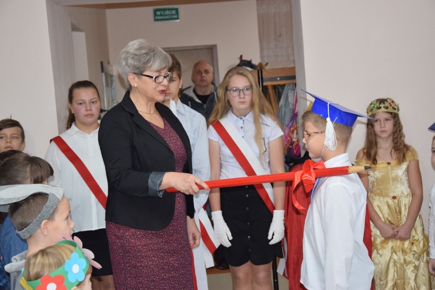 Pasowanie na uczniów w Szkole Podstawowej w Kraśnicy