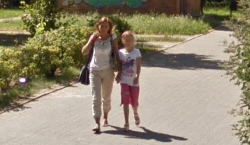 Wirtualny spacer po Koninie. Mieszkańcy przyłapani na osiedlu Chorzeń. Dałeś się sfotografować? [ZDJĘCIA]