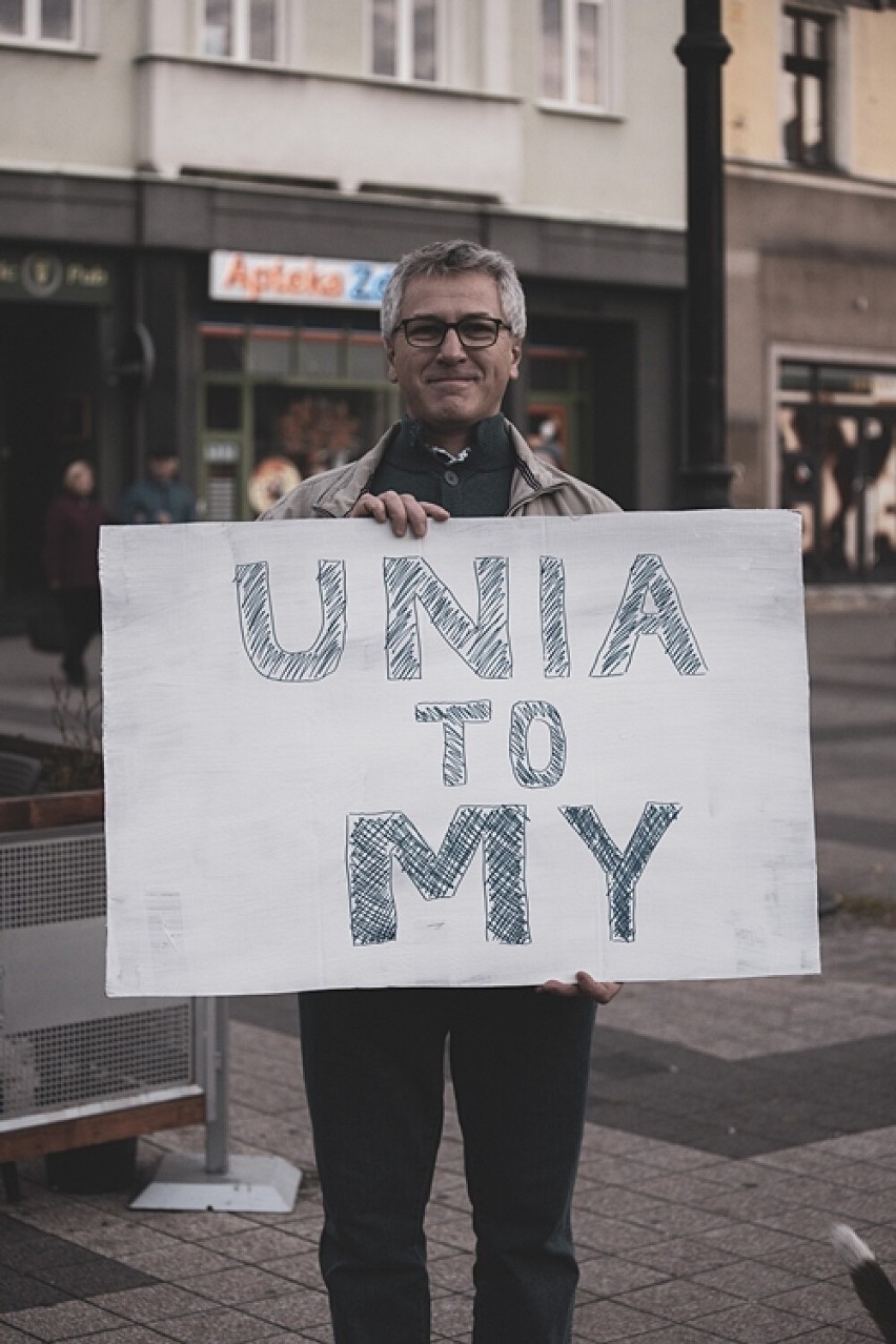 Protestujący na rybnickim rynku wyrazili swój sprzeciw wobec...