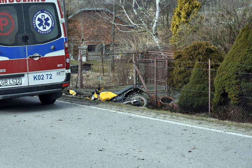 27-letni motocyklista ciężko ranny w wypadku w Moszczenicy [ZDJĘCIA]