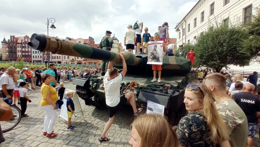 Wojskowy piknik na rynku w Głogowie - jest co oglądać