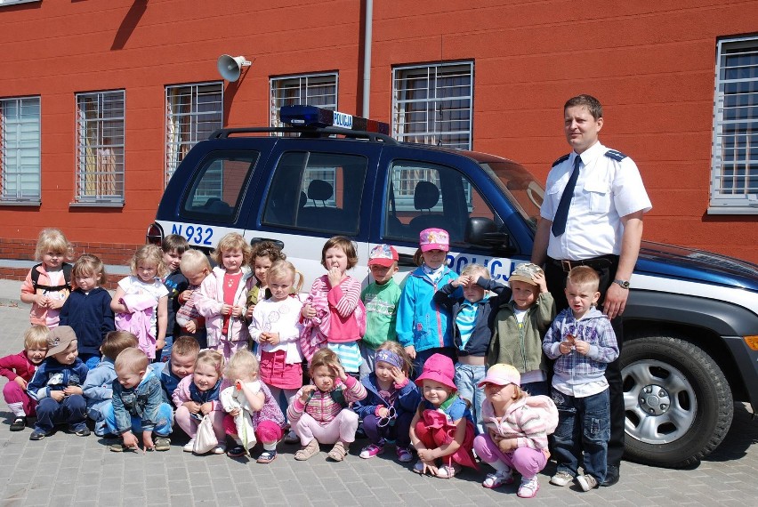 Chojnice - Człuchów. Przedszkolaki odwiedziły człuchowską komendę policji (zdjęcia)