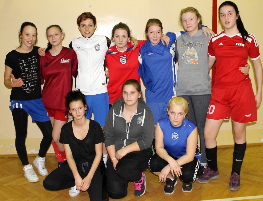 Piłkarska wizyta w Młodzieżowym Ośrodku Wychowawczym w Kruszwicy [zdjęcia] 