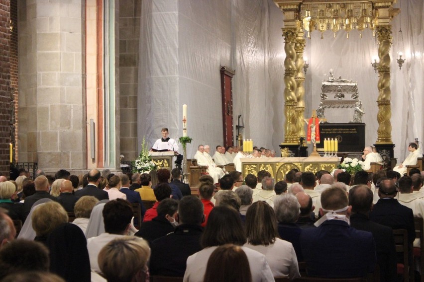 Pięciu nowych księży w Archidiecezji Gnieźnieńskiej. Uroczystość w katedrze