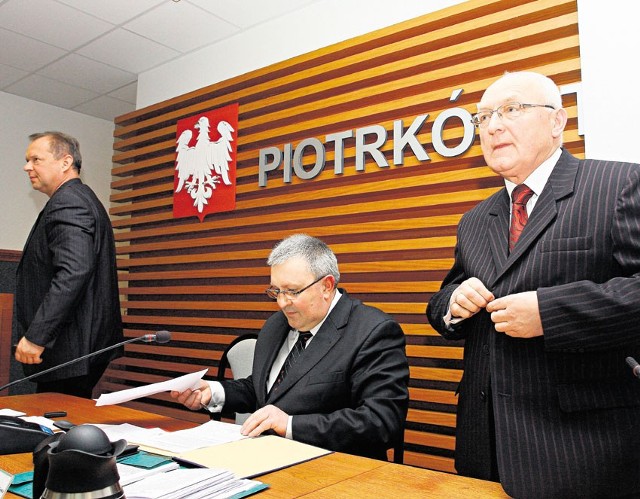 Odwołani Jan Dziemdziora (z prawej) i Paweł Szcześniak (z lewej), pozostał Konrad Czyżyński