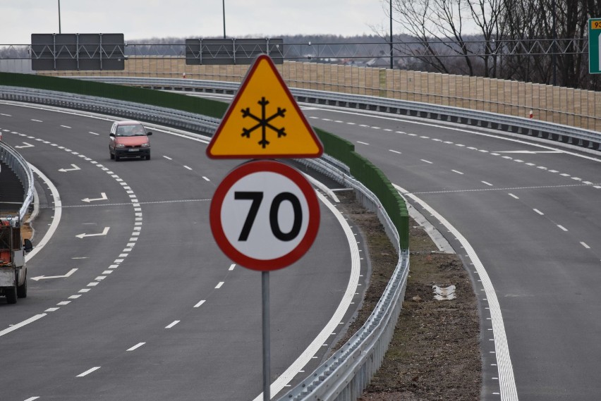 Ograniczenie 70 km/h na drodze Racibórz - Pszczyna w Rybniku. Dlaczego tak wolno?