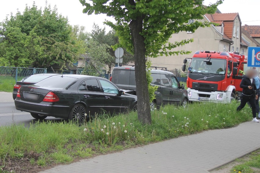 Zderzenie 4 pojazdów na ul. Kobylińskiej w Krotoszynie [ZDJĘCIA]