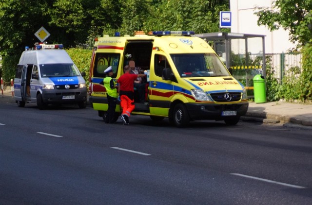 Pijany mężczyzna wpadł pod autobus