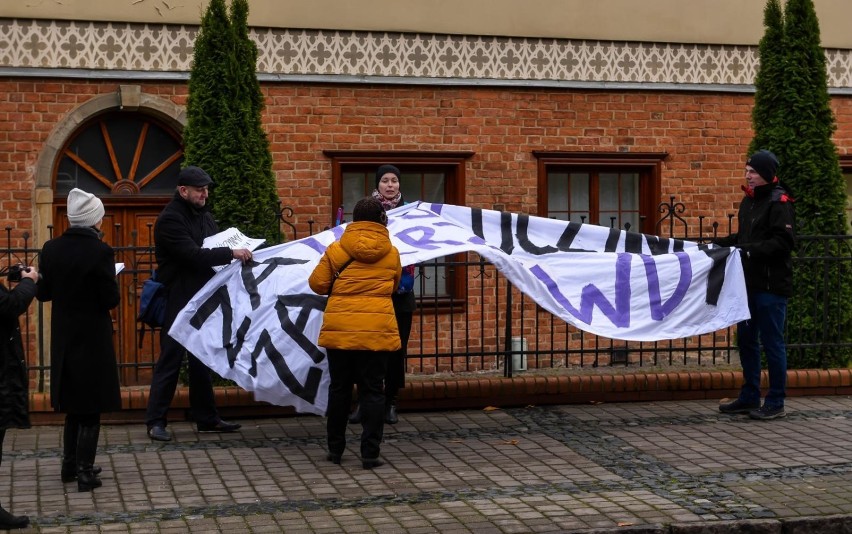 Protest wiernych pod gdańską Kurią. 1.12.2019