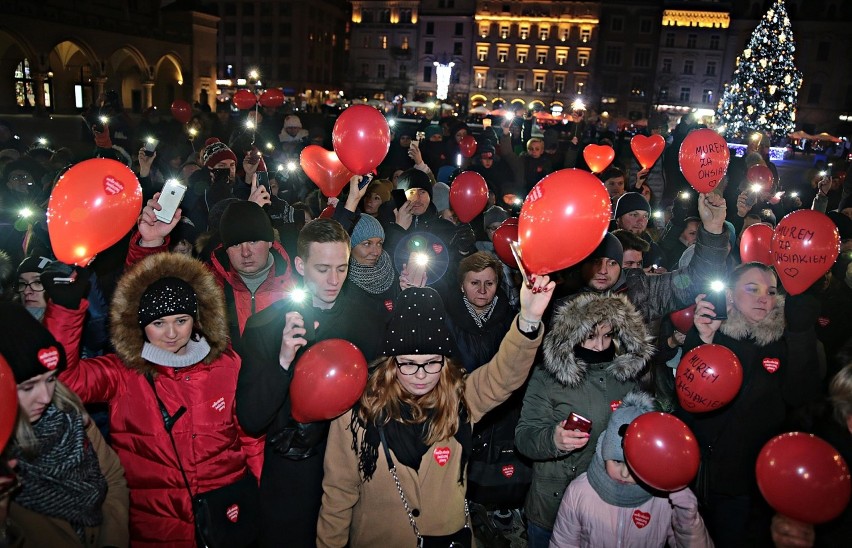 Marsz ulicami Krakowa dla Jurka Owsiaka i Pawła Adamowicza [ZDJĘCIA]