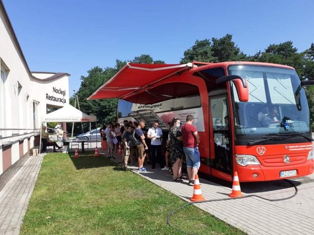 W tym roku dodatkowo można było oddawać drogocenną krew w krwiobusach