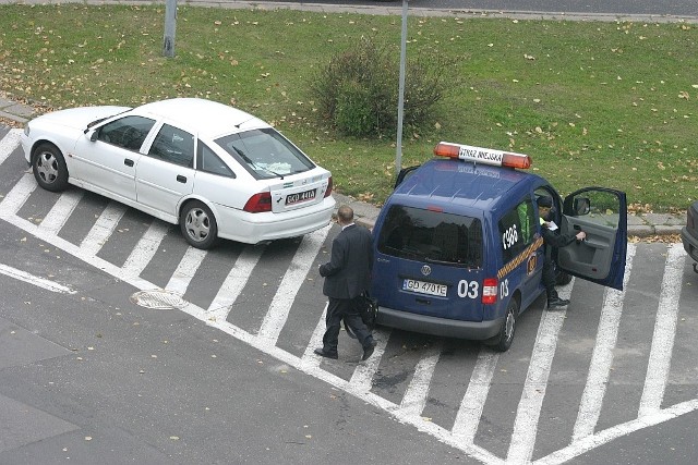 Gdańska SM ma pojazdy i w kolorze niebieskim i srebrnym.