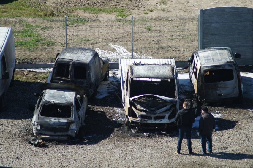 Pożar aut w komisie przy Obodrzyckiej